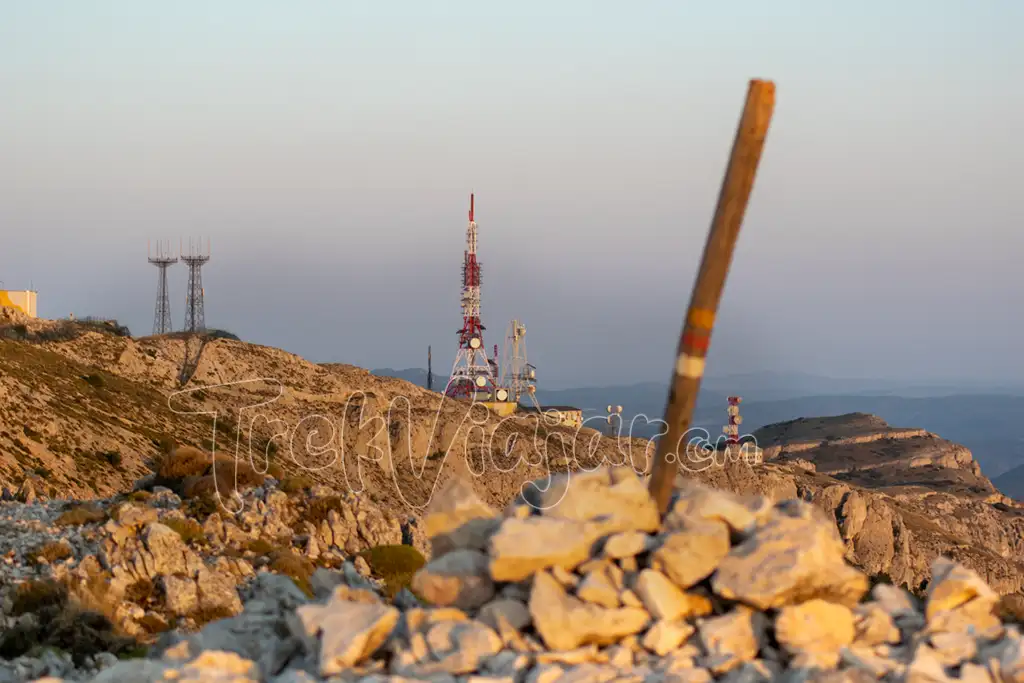 Cima accesible de Aitana y base militar